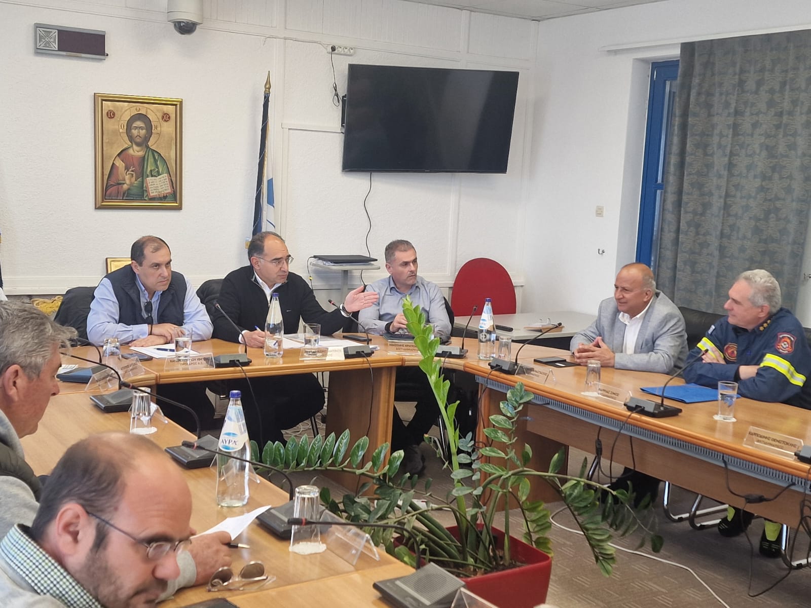 Αυτοψία στο νησί της Πάρου από τον Υφυπουργό Κλιματικής Κρίσης και Πολιτικής Προστασίας Κώστα Κατσαφάδο