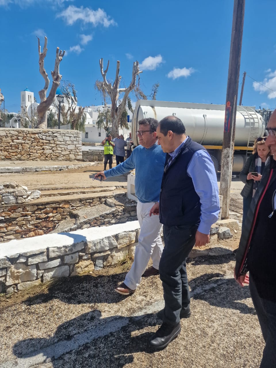 Αυτοψία στο νησί της Πάρου από τον Υφυπουργό Κλιματικής Κρίσης και Πολιτικής Προστασίας Κώστα Κατσαφάδο